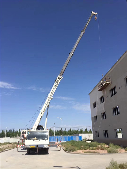 林州市“轻装强干”—— 吊车的 “轻量化臂架” 技术